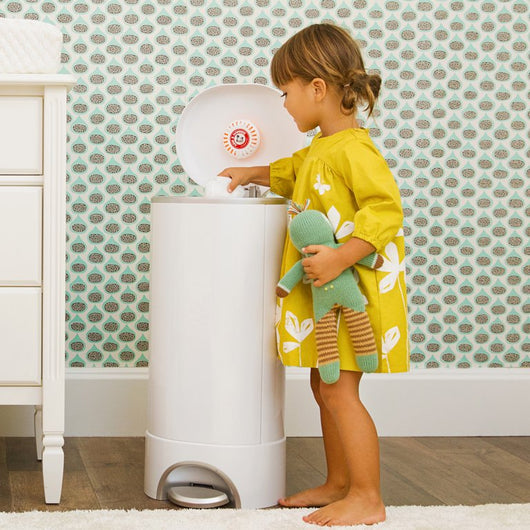 Munchkin Step Diaper Pail Powered by Arm & Hammer!

-Brand new in the box 