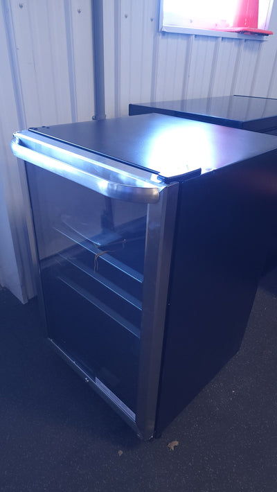 Frigidaire FFBC4622QS 22 Freestanding Beverage Center with 138 Can Capacity 4.6 cu. ft. Capacity 3 Adjustable Glass Shelves and Lock in Stainless Steel!

-Brand new out of the box, but does have two minor indents from shipping on two corners, photos shown