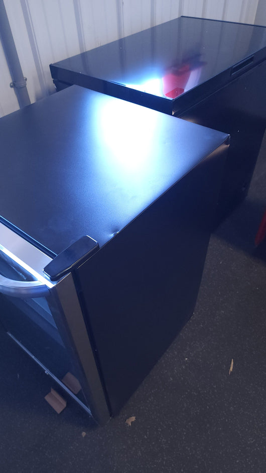 Frigidaire FFBC4622QS 22 Freestanding Beverage Center with 138 Can Capacity 4.6 cu. ft. Capacity 3 Adjustable Glass Shelves and Lock in Stainless Steel!

-Brand new out of the box, but does have two minor indents from shipping on two corners, photos shown