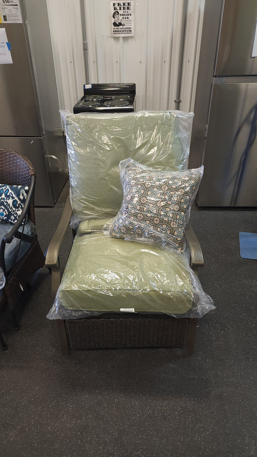 Better Homes & Gardens Providence with Cushion Wicker Outdoor Lounge Chair - Green!

-Brand new and assembled 
