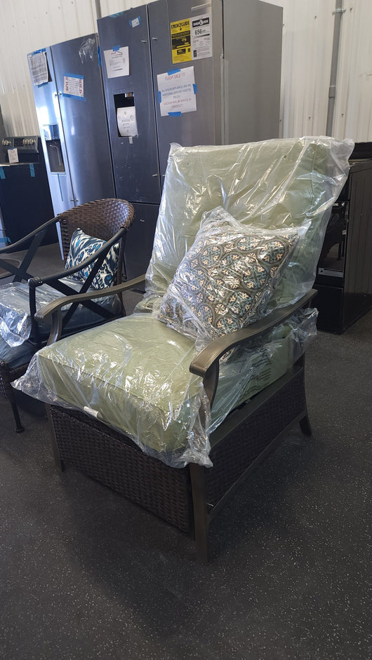 Better Homes & Gardens Providence with Cushion Wicker Outdoor Lounge Chair - Green!

-Brand new and assembled 