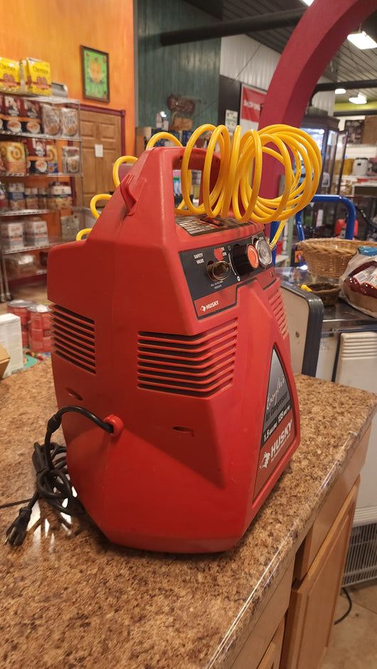 Husky Easy Air Air Compressor, 1.5 Gallon! (USED)

-Used but works great