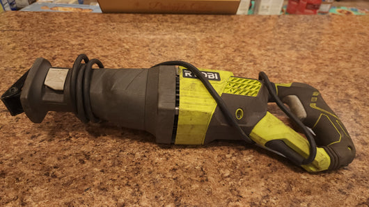 Ryobi 12Amp Corded Reciprocating Saw! (USED)

-Used but works great 
