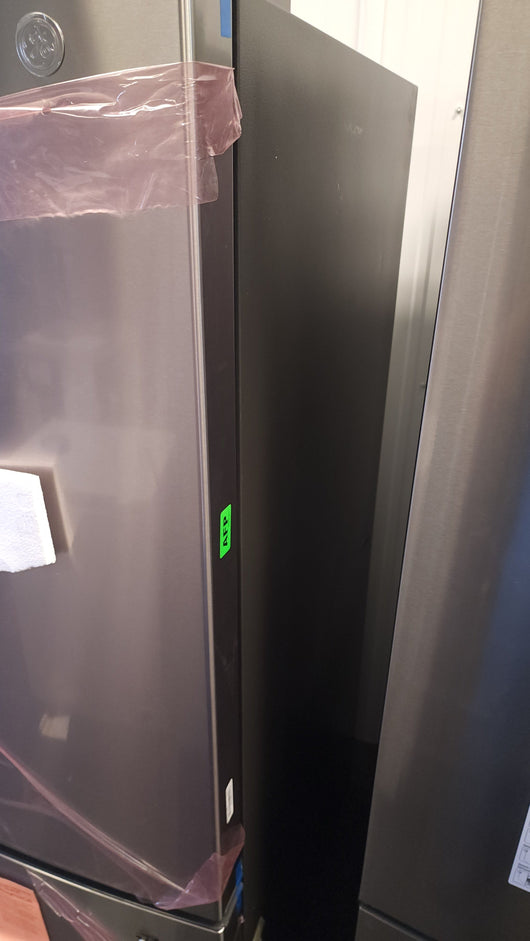 GE  24.8-cu ft French Door Refrigerator with Ice Maker (Stainless Steel) ENERGY STAR!

-Brand new but may have some small scratchs from shipping, photos shown