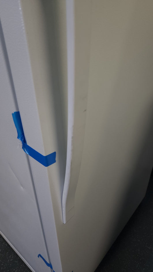 Whirlpool  14.3-cu ft Top-Freezer Refrigerator - White!

-Brand new, has minor scratchs from shipping. Photos shown (Is missing top hinge plstic cover)