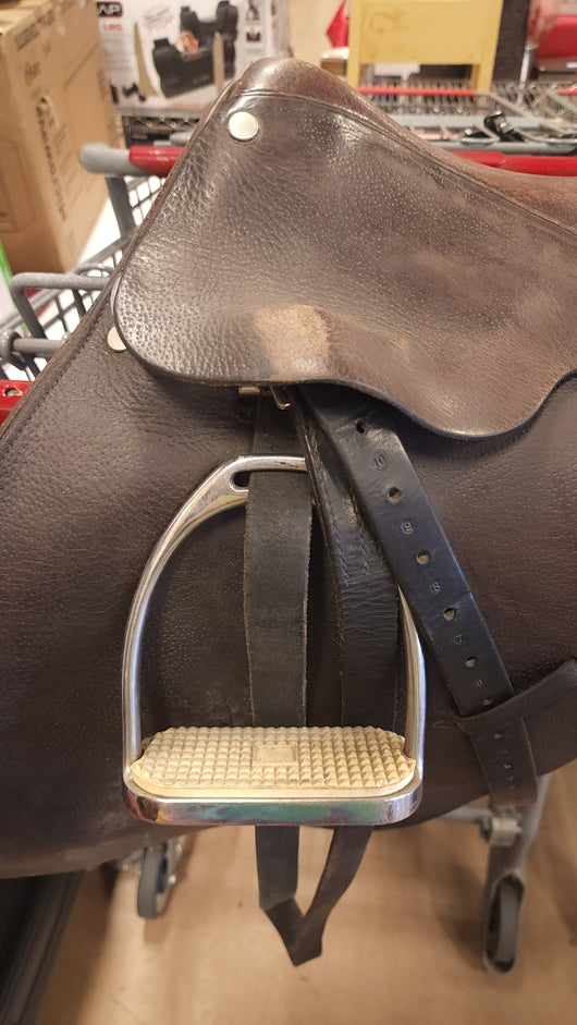 HORSE SADDLEE - ALL PURPOSE - MEDIUM TREE W/ KORSTEEL STURRUPS & LEATHERS - 16" OR 17"!

-PHOTOS SHOWN BELOW!


PRICE: $50.00