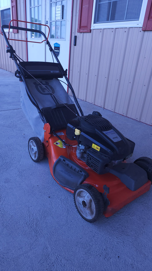 Husqvarna XT722FE (22") 173cc Kohler Self-Propelled Key-Start Lawn Mower! (USED)

-Used but was tested and works great, starts on first pull (Key start works every time as long as it's charged)