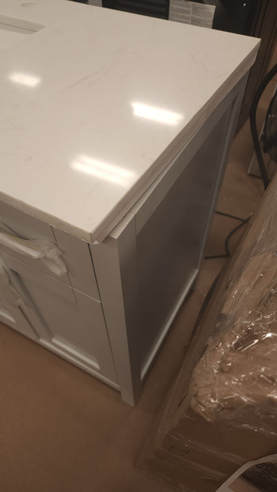 Riverdale 48 in. W x 21 in. D Vanity in Dove Grey with a Cultured Marble Vanity Top in White with White Sink! 

-Brand new out of the box ( Top of Vanity is Cracked - Photos shown - Price reduced for the crack)