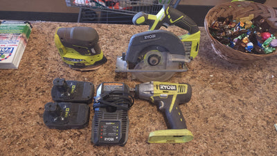 RYOBI 18V COMBO TOOL KIT W/HUSKY CARRY TRAY!

-ALL TOOLS ARE USED BUT TESTED AND WORK GREAT, PHOTOS SHOWN