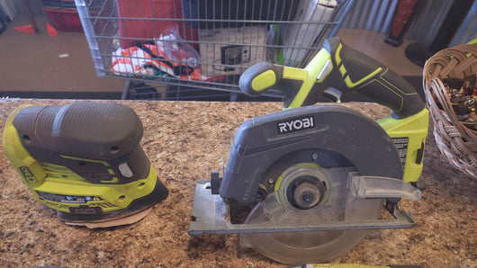 RYOBI 18V COMBO TOOL KIT W/HUSKY CARRY TRAY!

-ALL TOOLS ARE USED BUT TESTED AND WORK GREAT, PHOTOS SHOWN
