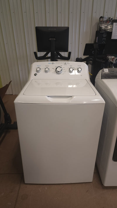 GE  4.5-cu ft High Efficiency Agitator Top-Load Washer (White)!

-USED - TESTED & WORKS GREAT!

-AUTOMATICALLY 20% OFF AT CHECKOUT!!! - (PRICE AFTER 20% = $439)