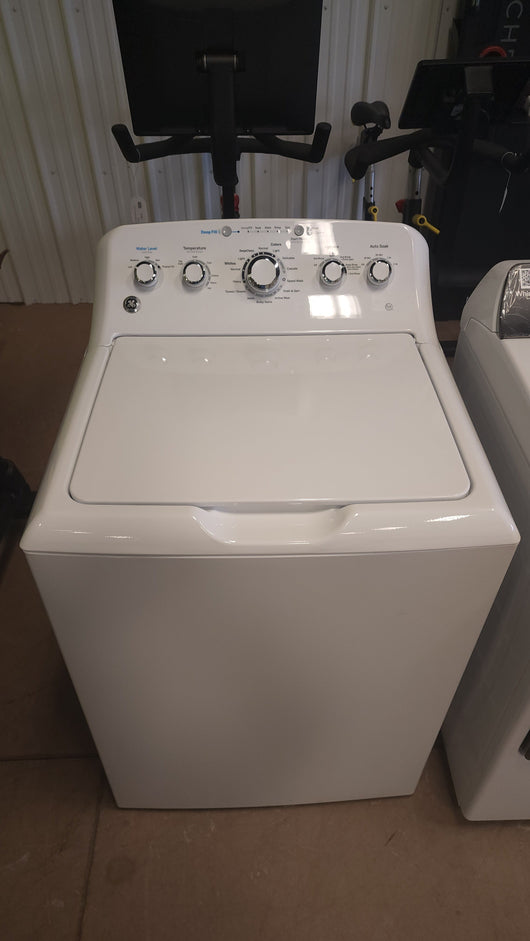 GE  4.5-cu ft High Efficiency Agitator Top-Load Washer (White)!

-USED - TESTED & WORKS GREAT!

-AUTOMATICALLY 20% OFF AT CHECKOUT!!! - (PRICE AFTER 20% = $439)