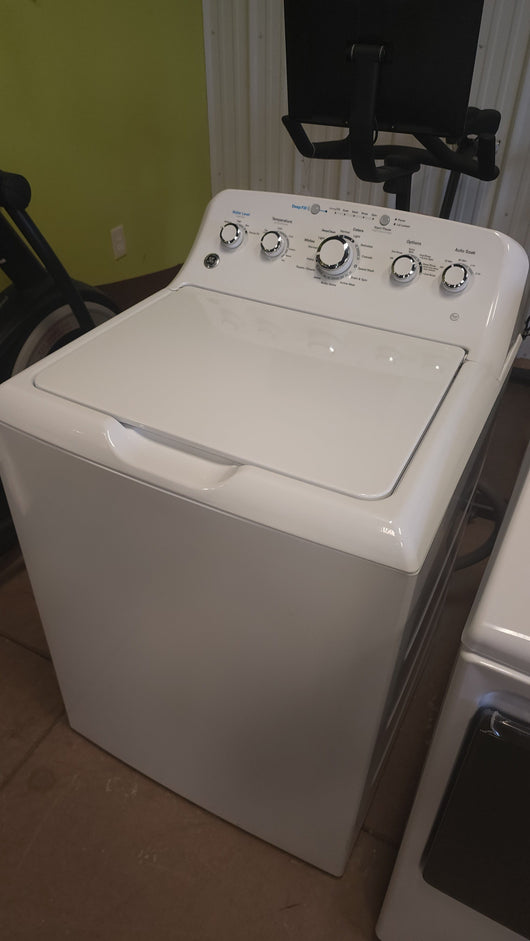 GE  4.5-cu ft High Efficiency Agitator Top-Load Washer (White)!

-USED - TESTED & WORKS GREAT!

-AUTOMATICALLY 20% OFF AT CHECKOUT!!! - (PRICE AFTER 20% = $439)