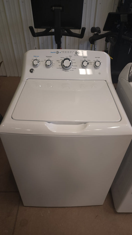 GE  4.5-cu ft High Efficiency Agitator Top-Load Washer (White)!

-USED - TESTED & WORKS GREAT!

-AUTOMATICALLY 20% OFF AT CHECKOUT!!! - (PRICE AFTER 20% = $439)