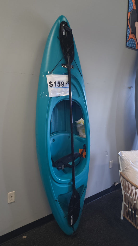 Lifetime Pacer 8 ft Kayak (Paddle Included)! (USED - VERY CLEAN)  -Kayak looks new but is lightly used. (Had small amount of sand inside)