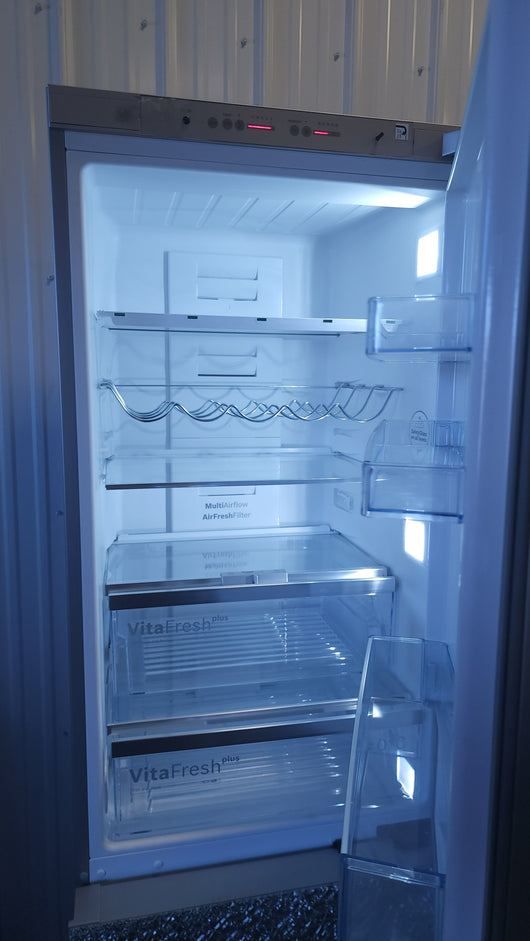 Bosch 800 Series Free-standing Fridge-Freezer with Freezer at Bottom, Glass Door 23.5'' Stainless Steel! (NEW NEVER USED - SEE DESCRIPTION)

-CLEARANCE ITEM!!! (AUTOMATICALLY 20% OFF AT CHECKOUT!! - PRICE AFTER 20% = $799.00)