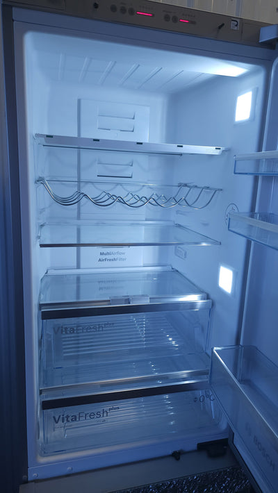 Bosch 800 Series Free-standing Fridge-Freezer with Freezer at Bottom, Glass Door 23.5'' Stainless Steel! (NEW NEVER USED - SEE DESCRIPTION)

-CLEARANCE ITEM!!! (AUTOMATICALLY 20% OFF AT CHECKOUT!! - PRICE AFTER 20% = $799.00)