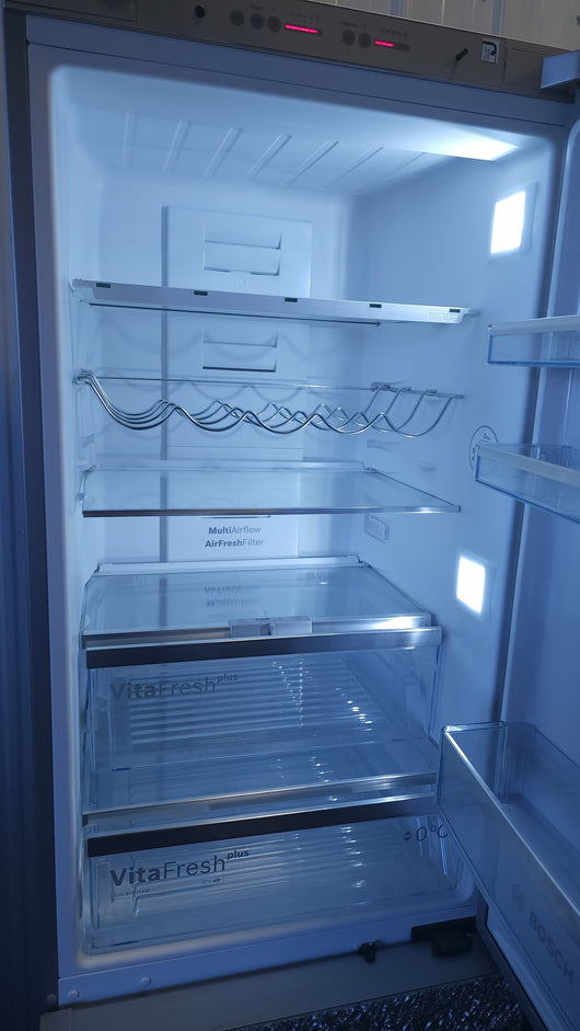 Bosch 800 Series Free-standing Fridge-Freezer with Freezer at Bottom, Glass Door 23.5'' Stainless Steel! (NEW NEVER USED - SEE DESCRIPTION)

-CLEARANCE ITEM!!! (AUTOMATICALLY 20% OFF AT CHECKOUT!! - PRICE AFTER 20% = $799.00)