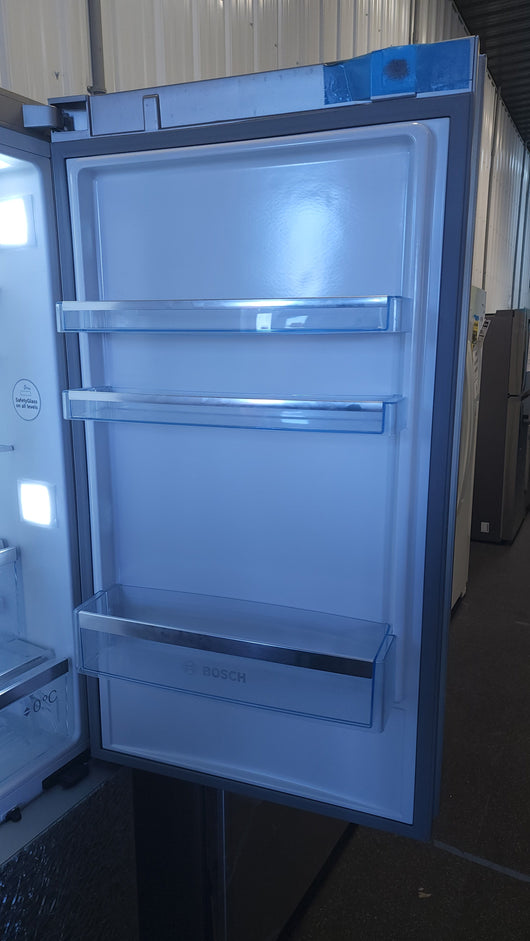 Bosch 800 Series Free-standing Fridge-Freezer with Freezer at Bottom, Glass Door 23.5'' Stainless Steel! (NEW NEVER USED - SEE DESCRIPTION)

-CLEARANCE ITEM!!! (AUTOMATICALLY 20% OFF AT CHECKOUT!! - PRICE AFTER 20% = $799.00)
