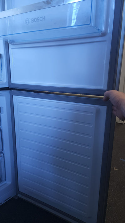 Bosch 800 Series Free-standing Fridge-Freezer with Freezer at Bottom, Glass Door 23.5'' Stainless Steel! (NEW NEVER USED - SEE DESCRIPTION)

-CLEARANCE ITEM!!! (AUTOMATICALLY 20% OFF AT CHECKOUT!! - PRICE AFTER 20% = $799.00)
