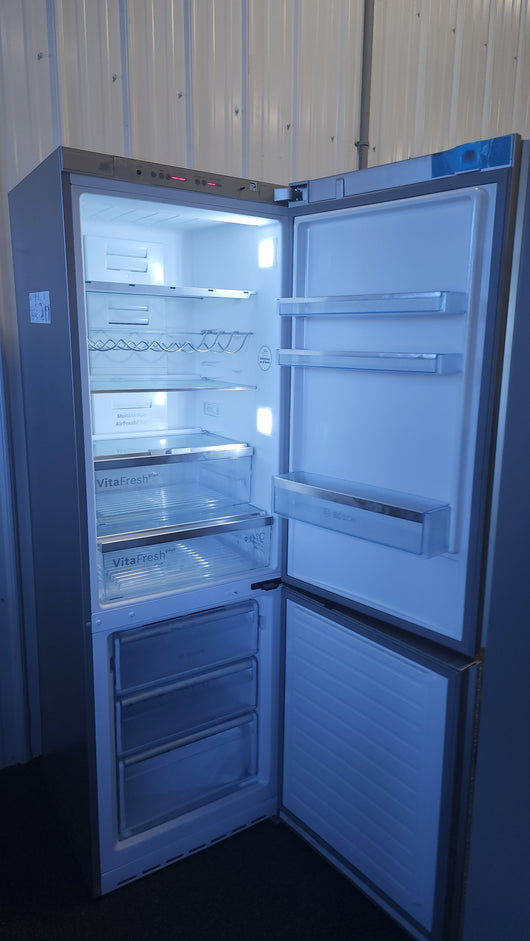 Bosch 800 Series Free-standing Fridge-Freezer with Freezer at Bottom, Glass Door 23.5'' Stainless Steel! (NEW NEVER USED - SEE DESCRIPTION)

-CLEARANCE ITEM!!! (AUTOMATICALLY 20% OFF AT CHECKOUT!! - PRICE AFTER 20% = $799.00)