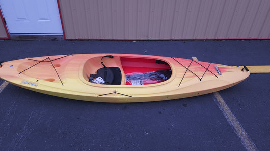 Lifetime Charger 10 Ft. Sit-In Kayak (Paddle Included), 91037!

-Brand new, may have very light scratchs from shipping on bottom. (Bavk End Bungee is Missing a Hook, Photos shown)