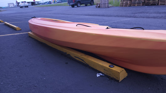 Lifetime Charger 10 Ft. Sit-In Kayak (Paddle Included), 91037!

-Brand new, may have very light scratchs from shipping on bottom. (Bavk End Bungee is Missing a Hook, Photos shown)