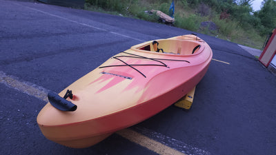 Lifetime Charger 10 Ft. Sit-In Kayak (Paddle Included), 91037!

-Brand new, may have very light scratchs from shipping on bottom. (Bavk End Bungee is Missing a Hook, Photos shown)