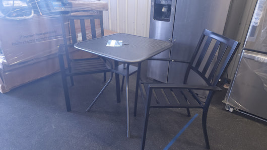 Metal Framed Outdoor Bistro Set! 

-Brand new and assembled 