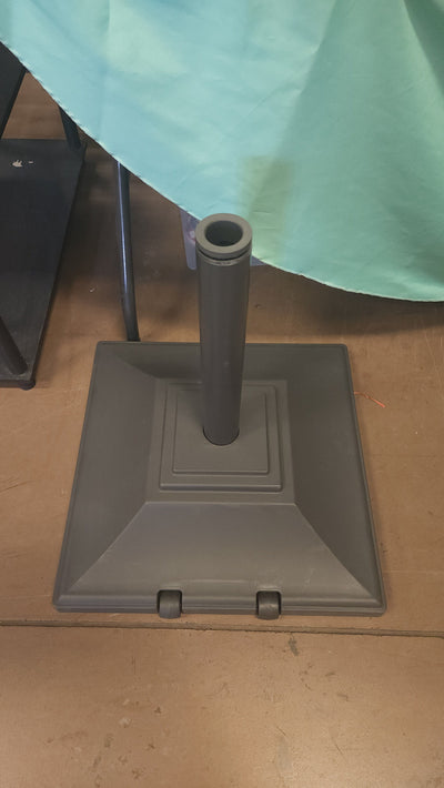 SunVilla Barrack Umbrella Base, Black!!

-Brand new out of the box but is missing the tension screw to tighten the umbrella to the base photos shown