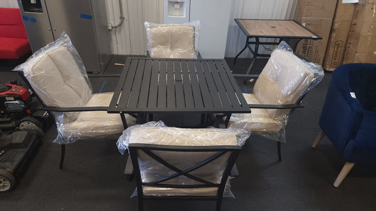 Black Metal Framed 5Pc Outdoor Dining Set W/Cushions! (NEW)

-Brand new and assembled

-PERFECT OUTDOOR DINING SET FOR THE REST OF THE SUMMER SEASON!