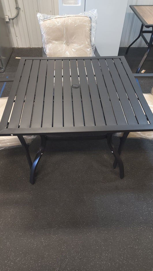 Black Metal Framed 5Pc Outdoor Dining Set W/Cushions! (NEW)

-Brand new and assembled

-PERFECT OUTDOOR DINING SET FOR THE REST OF THE SUMMER SEASON!