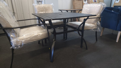 Black Metal Framed 5Pc Outdoor Dining Set W/Cushions! (NEW)

-Brand new and assembled

-PERFECT OUTDOOR DINING SET FOR THE REST OF THE SUMMER SEASON!