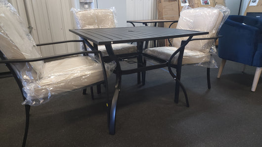 Black Metal Framed 5Pc Outdoor Dining Set W/Cushions! (NEW)

-Brand new and assembled

-PERFECT OUTDOOR DINING SET FOR THE REST OF THE SUMMER SEASON!