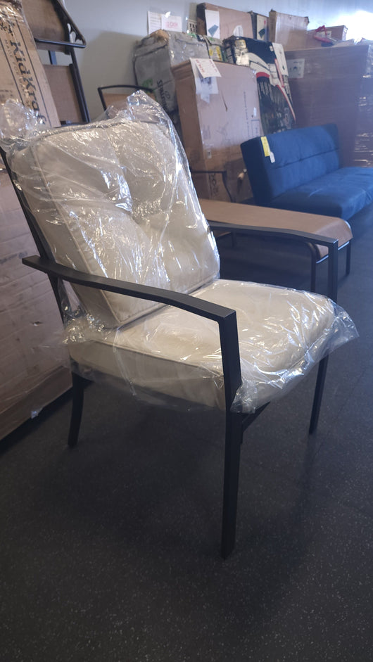 Black Metal Framed 5Pc Outdoor Dining Set W/Cushions! (NEW)

-Brand new and assembled

-PERFECT OUTDOOR DINING SET FOR THE REST OF THE SUMMER SEASON!
