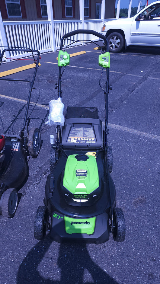 Greenworks 40V 21-inch Brushless Self-Propelled Lawn Mower W/5.0 Ah Battery & Charger! (NEW)

-Brand new, but is missing the Mulcher & side discharge attatments, photos shown!