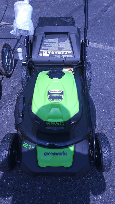 Greenworks 40V 21-inch Brushless Self-Propelled Lawn Mower W/5.0 Ah Battery & Charger! (NEW)

-Brand new, but is missing the Mulcher & side discharge attatments, photos shown!