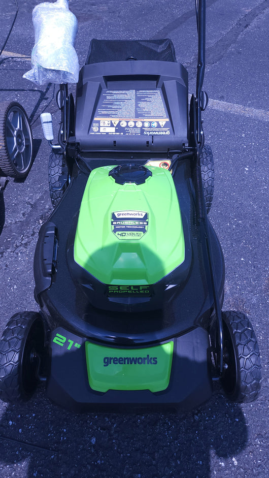 Greenworks 40V 21-inch Brushless Self-Propelled Lawn Mower W/5.0 Ah Battery & Charger! (NEW)

-Brand new, but is missing the Mulcher & side discharge attatments, photos shown!