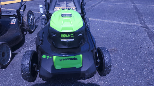 Greenworks 40V 21-inch Brushless Self-Propelled Lawn Mower W/5.0 Ah Battery & Charger! (NEW)

-Brand new, but is missing the Mulcher & side discharge attatments, photos shown!