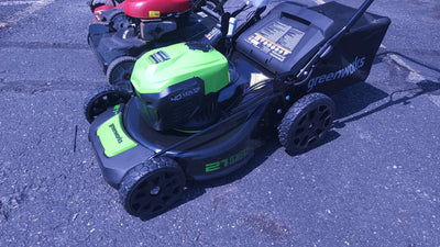 Greenworks 40V 21-inch Brushless Self-Propelled Lawn Mower W/5.0 Ah Battery & Charger! (NEW)

-Brand new, but is missing the Mulcher & side discharge attatments, photos shown!
