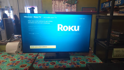 Hisense 50" Class 4K UHD LED LCD Roku Smart TV! (USED)