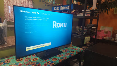 Hisense 50" Class 4K UHD LED LCD Roku Smart TV! (USED)