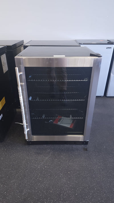 Magic Chef Beverage 23.4 in. 154 (12 oz.) Can Beverage Cooler, Stainless Steel!

-Brand new, does have one very small indent of the right side, photos shown

-CLEARANCE ITEM!!! - AUTOMATICALLY 20% OFF AT CHECKOUT!!! (PRICE AFTER 20% OFF = $299)