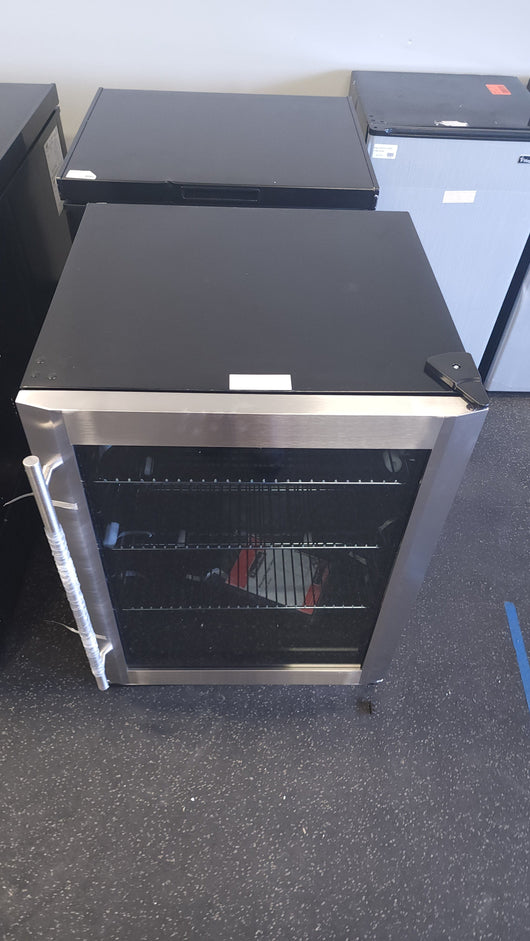 Magic Chef Beverage 23.4 in. 154 (12 oz.) Can Beverage Cooler, Stainless Steel!

-Brand new, does have one very small indent of the right side, photos shown

-CLEARANCE ITEM!!! - AUTOMATICALLY 20% OFF AT CHECKOUT!!! (PRICE AFTER 20% OFF = $299)