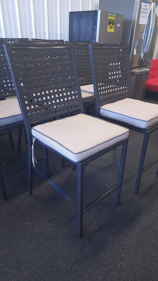 SET OF 8 METAL FRAMED COUNTER HEIGHT OUTDOOR DINING CHAIRS W/CUSHIONS!

-Chairs & Cushions are new never used but were open when shipped, so some have light scratchs, photos shown