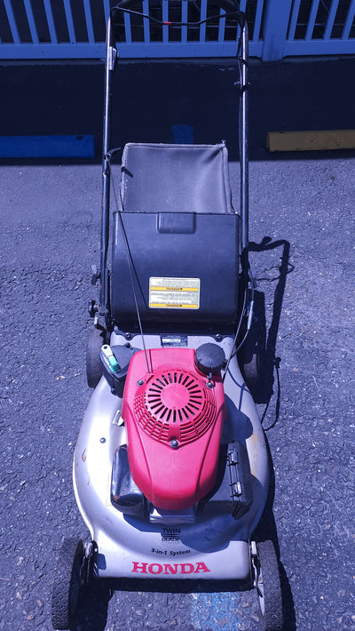 Honda 3-1 Dual Blade Self Proppelled Adjustable Speed Lawn Mower! (USED)

-Used but was tested and works great, starts on first pull