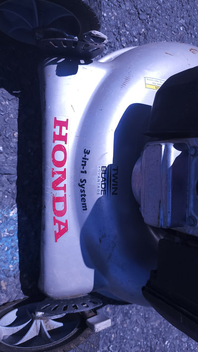 Honda 3-1 Dual Blade Self Proppelled Adjustable Speed Lawn Mower! (USED)

-Used but was tested and works great, starts on first pull