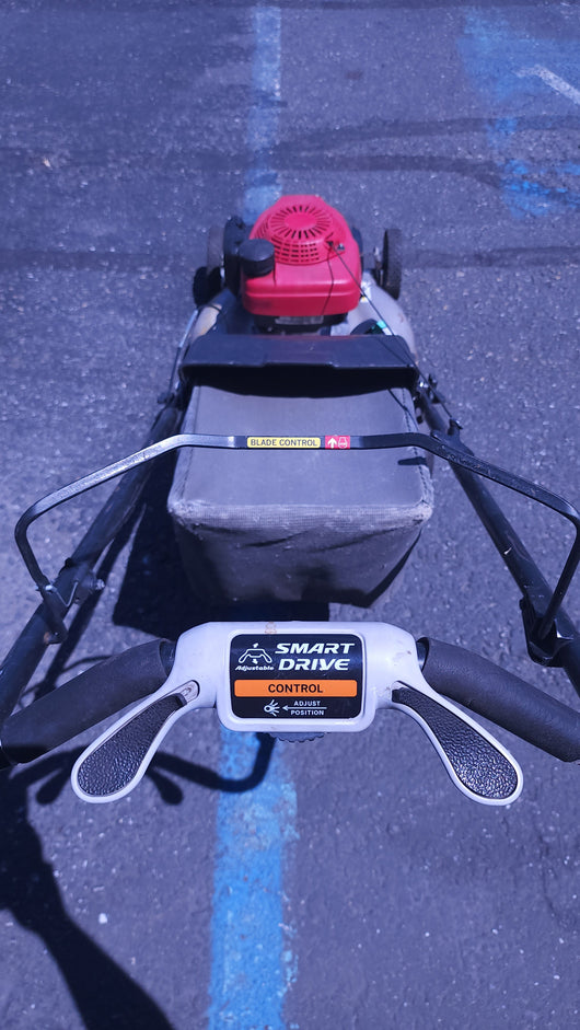 Honda 3-1 Dual Blade Self Proppelled Adjustable Speed Lawn Mower! (USED)

-Used but was tested and works great, starts on first pull