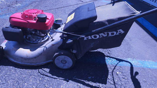 Honda 3-1 Dual Blade Self Proppelled Adjustable Speed Lawn Mower! (USED)

-Used but was tested and works great, starts on first pull
