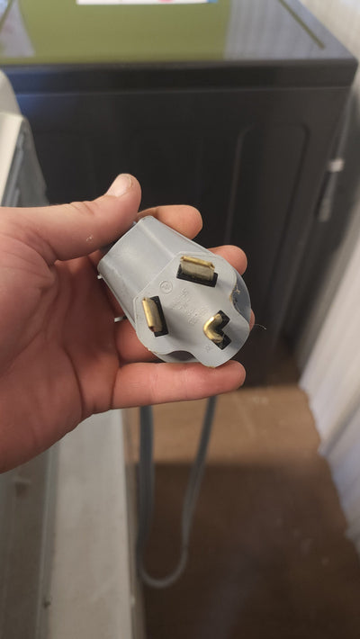 Maytag Bravos Intellidry Electric Dryer! (USED)

-Used & is scratched up a bit but was tested and works great